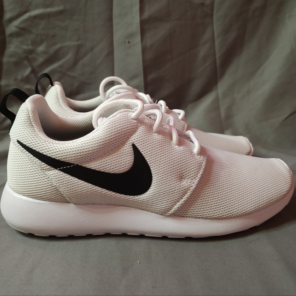 W Nike roshe one